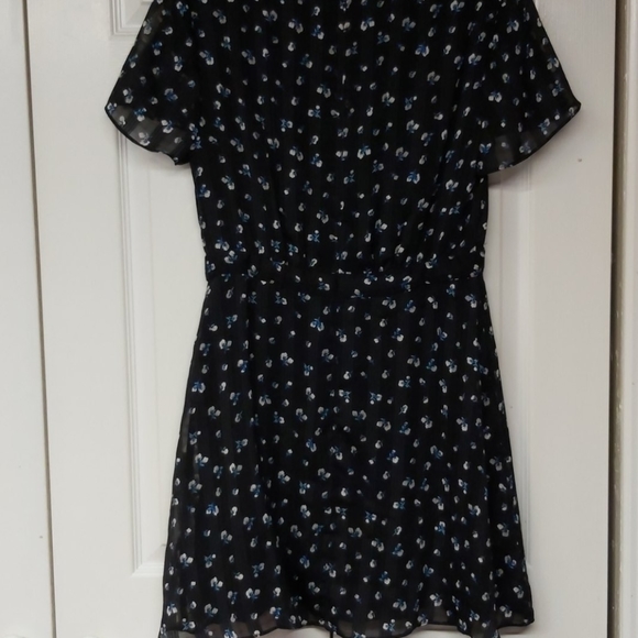 🌼Beautiful Black Floral Mini Dress🌼 - Picture 4 of 6